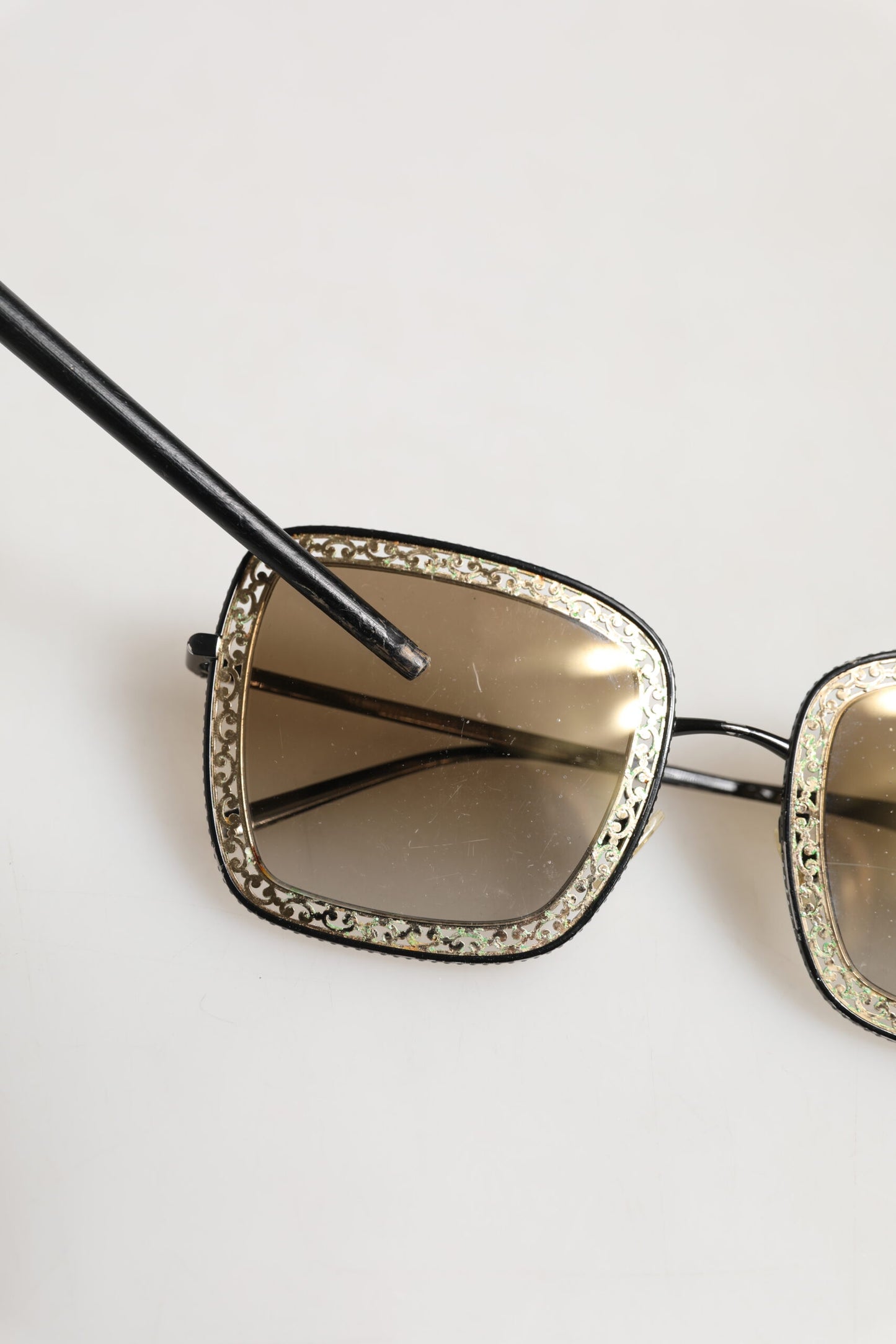 DG2225 Black Gold Lace Frame Brown Gradient Sunglasses